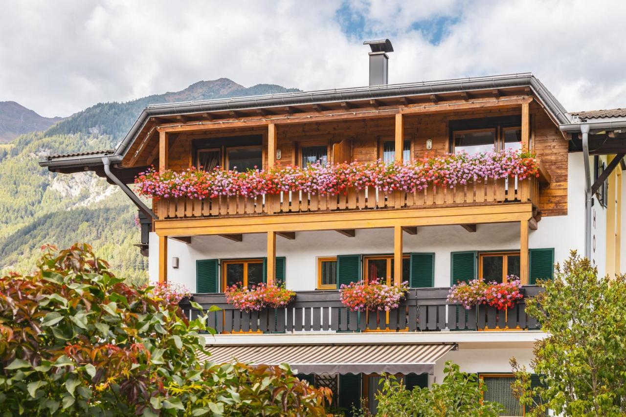 Hotel Erna Gossensass Exteriör bild